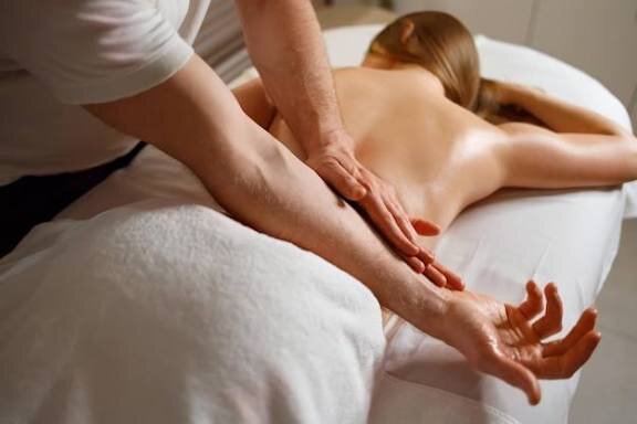 Baiat tanar - Ofer masaj tantric relaxant exclusiv doamnelor